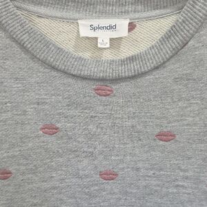 Splendid Gray Sweatshirt Pink Embroidered Lips Cozy Pullover Size L